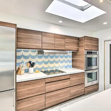 Bright Palm Springs Condo With Patio And Pool Access!